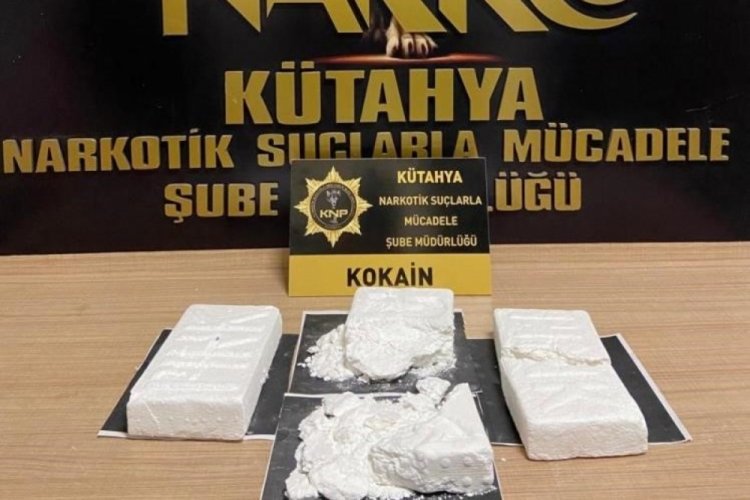 K&uuml;tahya'da aracında 3 bin 16 gram kokain &ccedil;ıkan şahıs tutuklandı