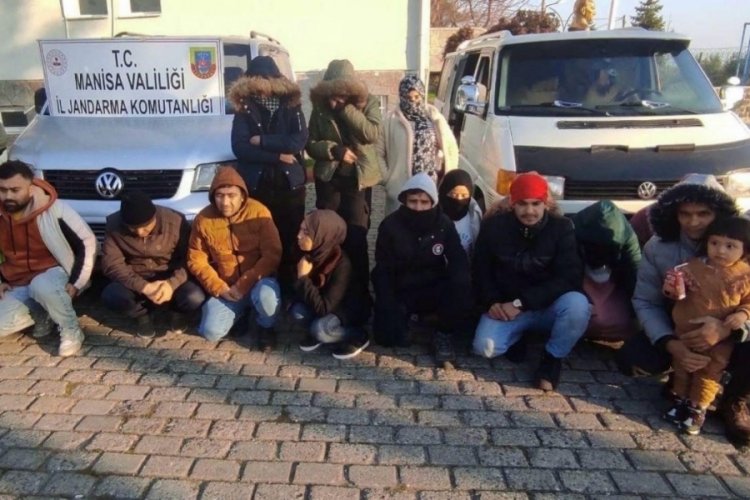 Manisa'da g&ouml;&ccedil;men ka&ccedil;ak&ccedil;ılığına jandarma operasyonu