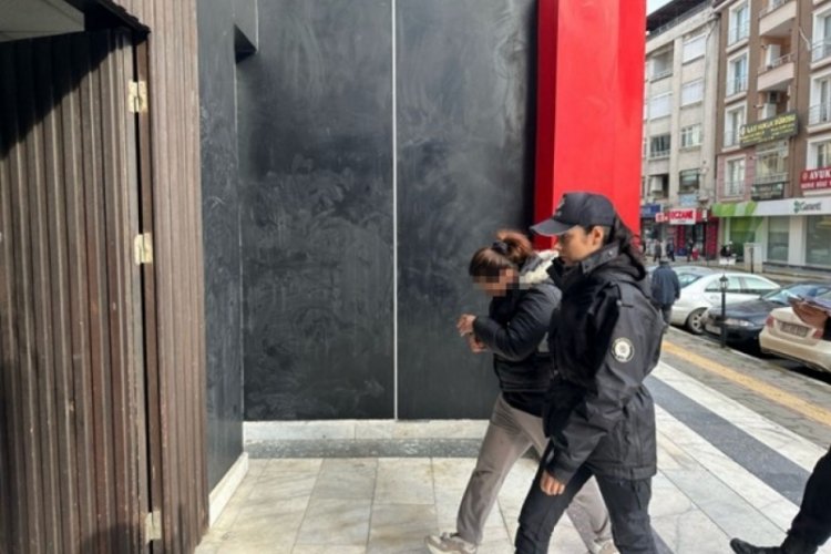 Kendilerini polis ve savcı olarak tanıtıp binlerce lira dolandırdılar