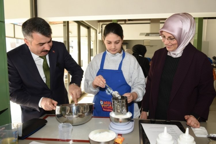 Bursa Yıldırım'da tatlı yaptılar tatlı konuştular