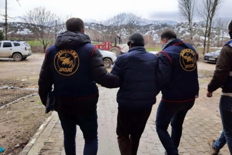 Av t&uuml;feğiyle kızını &ouml;ld&uuml;rmek su&ccedil;undan 9 yıldır aranan zanlı tutuklandı