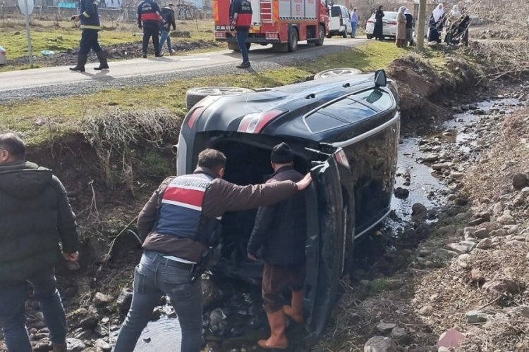 Elazığ'da otomobil yoldan &ccedil;ıkıp takla attı: 1 yaralı