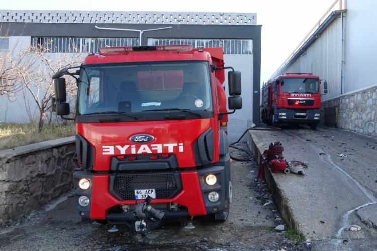 Uşak'ta tekstil fabrikasında &ccedil;ıkan yangın s&ouml;nd&uuml;r&uuml;ld&uuml;