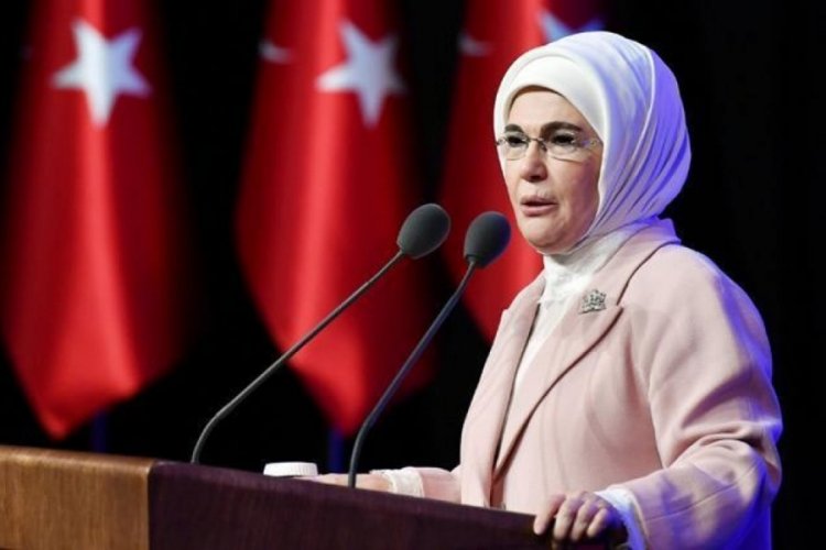 Emine Erdoğan: T&uuml;m İslam &acirc;leminin Mira&ccedil; Gecesi'ni tebrik ediyorum