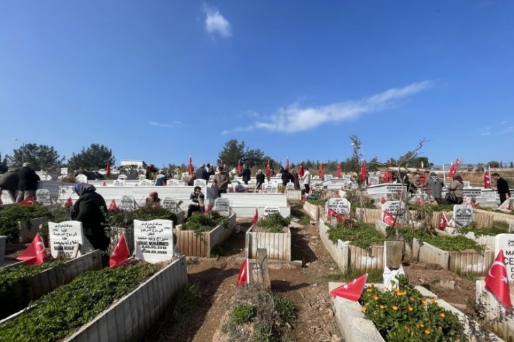 Depremde yakınlarını kaybedenler i&ccedil;in 6 Şubat'ta hayat durdu