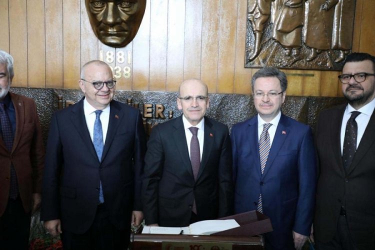 Bakan Şimşek, MHP'nin B&uuml;y&uuml;kşehir Belediye başkan adayı Cengiz Erg&uuml;n'&uuml; ziyaret etti