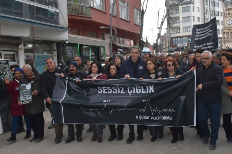 Malatya'da depremlerde hayatını kaybedenler anıldı