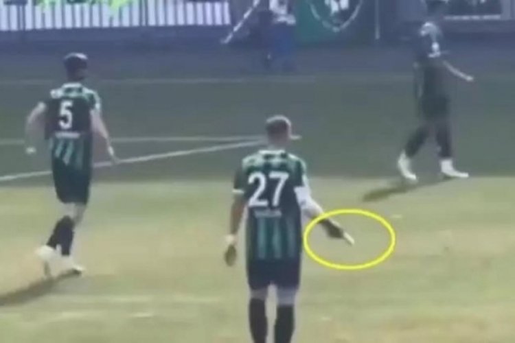Elinde telefonla ma&ccedil; yapan futbolcudan a&ccedil;ıklama