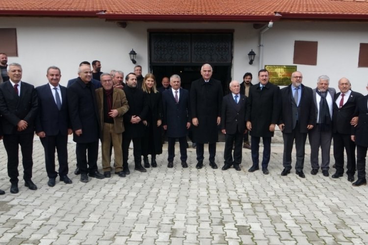 Bakan Ersoy, restorasyonu tamamlanan cemevini ziyaret etti
