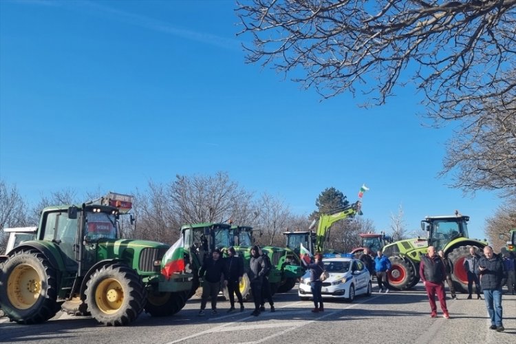 Bulgaristan'da tarım &ccedil;alışanlarından protesto