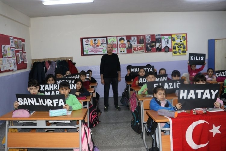 Hataylı depremzede &ouml;ğretmen ve &ouml;ğrenci Amasya'da aynı okulda kader paylaşıyor
