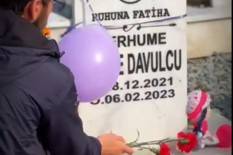 Hatay'da &ccedil;ocuk mezarlarına vatandaşlar oyuncak bıraktı