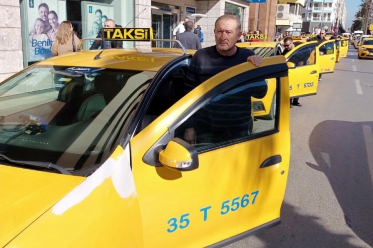 İzmir'de taksicilerden 'Kabin istiyoruz' y&uuml;r&uuml;y&uuml;ş&uuml;