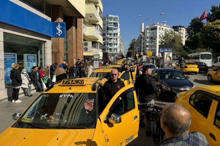 İzmir'deki taksicilerden Oğuz Erge protestosu