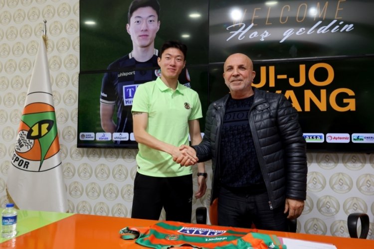 G&uuml;ney Koreli forvet Hwang, Alanyaspor kadrosuna katıldı