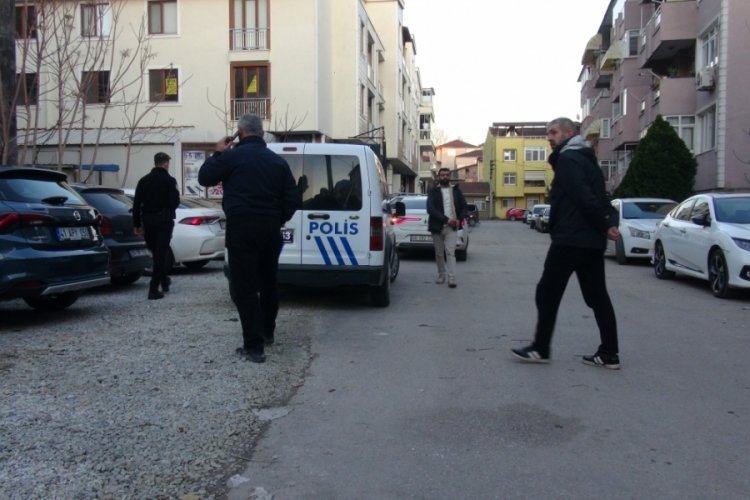 Kocaeli'de park halindeki &ccedil;ok sayıda aracı &ccedil;izdiler