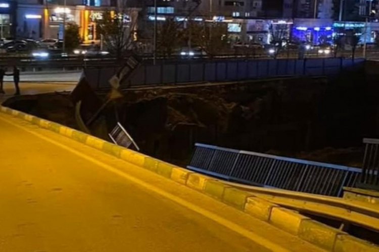 Bursa'da yol &ccedil;&ouml;kt&uuml;! Yol trafiğe kapatıldı