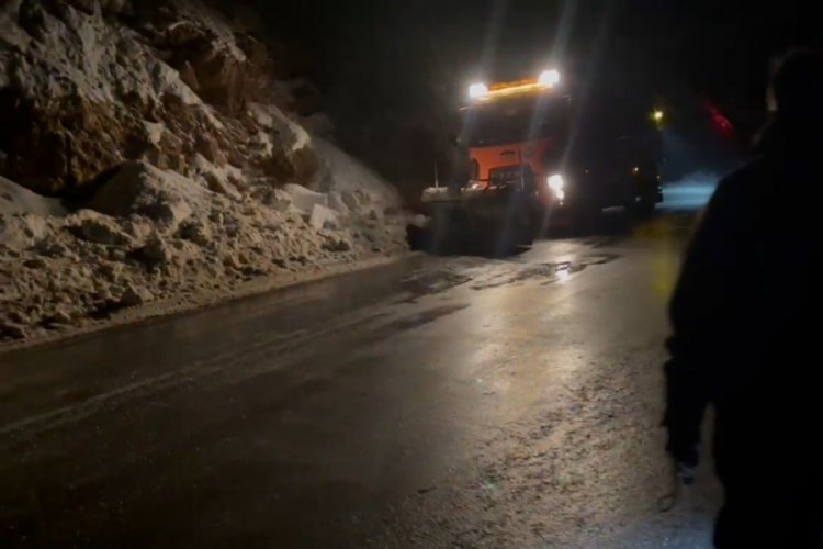 Van'da yola &ccedil;ığ d&uuml;şt&uuml;