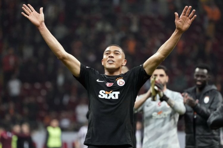 Carlos Vinicius ilk ma&ccedil;ında gol attı
