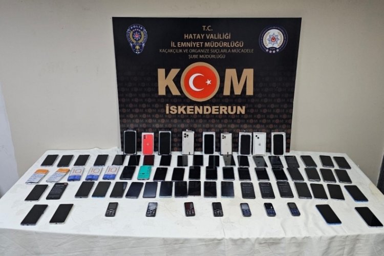 Hatay'da 77 adet ka&ccedil;ak cep telefonu ele ge&ccedil;irildi