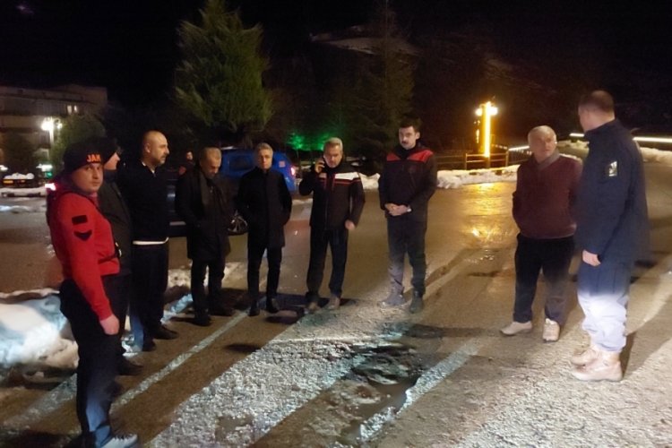 Rize'de &ccedil;ığın altında kalan operat&ouml;r hastaneye kaldırıldı