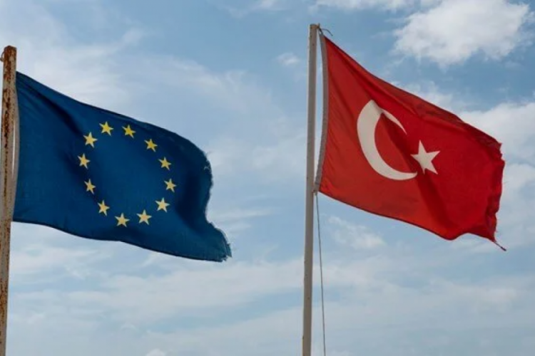 AB Komisyon &Uuml;yesi Varhelyi: AB ter&ouml;rle m&uuml;cadelede T&uuml;rkiye'nin yanında