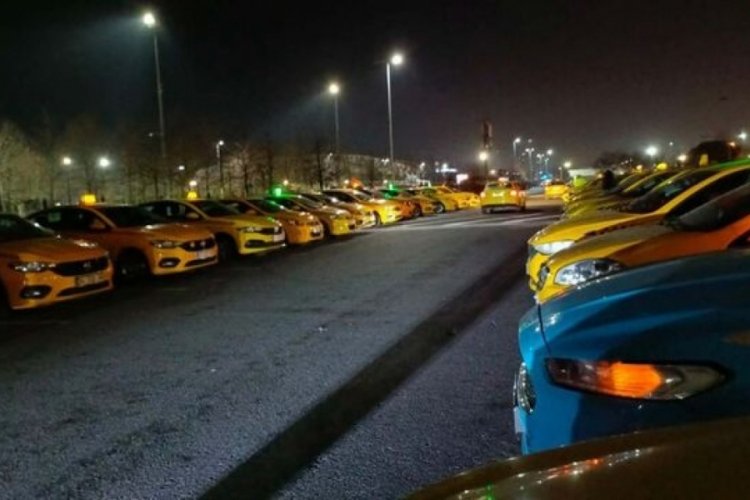 İstanbul'da taksiciler &ouml;ld&uuml;r&uuml;len Oğuz Erge i&ccedil;in bir araya geldi