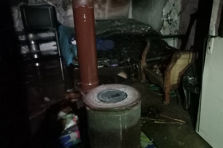 Diyarbakır'da 6 kişi sobadan &ccedil;ıkan yangında dumandan etkilendi