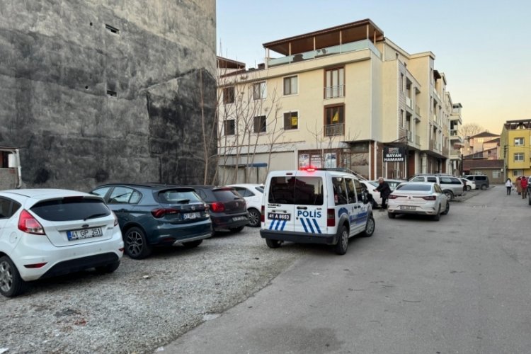 Kocaeli'de 5 ara&ccedil; kimliği belirsiz kişilerce &ccedil;izildi