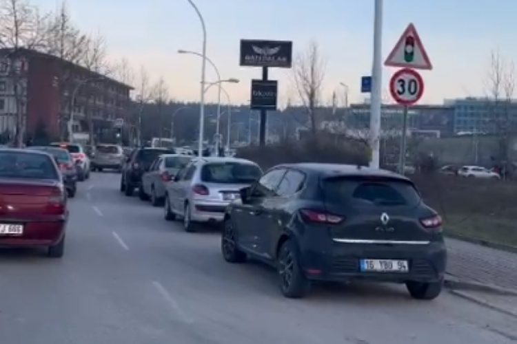 Bursa'da park sorunu şerit kapattı!