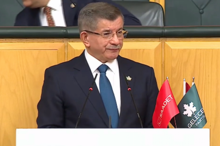 Ahmet Davutoğlu: Yas g&uuml;n&uuml; s&ouml;ylenecek s&ouml;z m&uuml; bu?