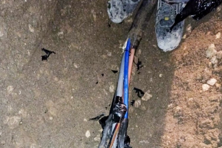Şırnak'ta yer altında &ccedil;ekilen ka&ccedil;ak hat patlama sonucu ortaya &ccedil;ıktı