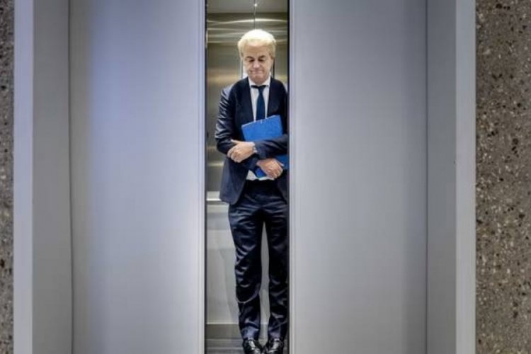 Hollanda'da bir parti daha g&ouml;r&uuml;şmelerden &ccedil;ekildi
