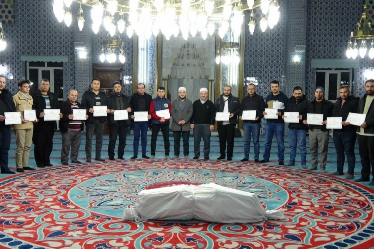 G&ouml;n&uuml;ll&uuml; gassallık yaptı, memleketine d&ouml;n&uuml;p kursunu a&ccedil;tı!
