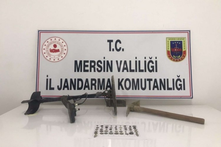 Mersin'de tarihi eser ka&ccedil;ak&ccedil;ısı tarihi eserlerle yakalandı!