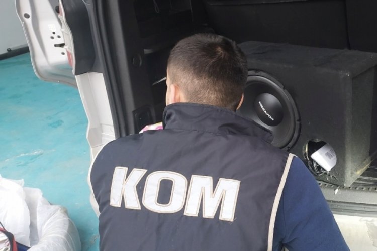 Hoparl&ouml;rlere saklanan g&uuml;mr&uuml;k ka&ccedil;ağı telefonlar ele ge&ccedil;irildi