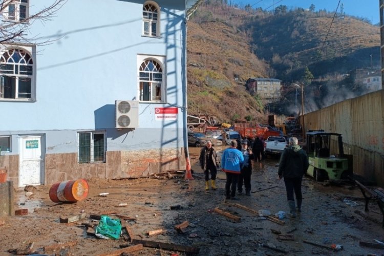 Artvin'de selin hasarı, g&uuml;n ağarınca ortaya &ccedil;ıktı