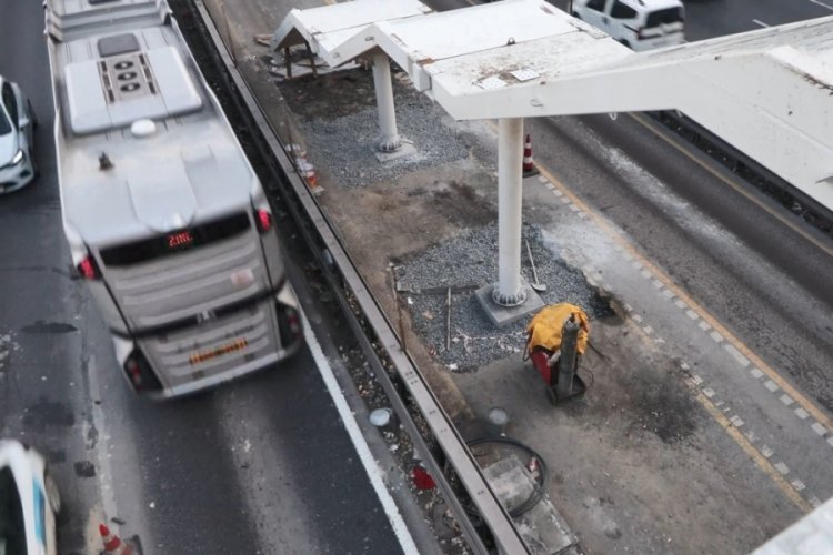 İstanbul'da Beşyol Metrob&uuml;s durağında 45 g&uuml;nl&uuml;k yenileme &ccedil;alışması