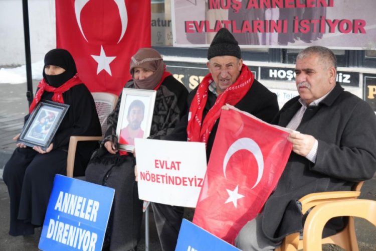 Muşlu ailelerin evlat n&ouml;beti devam ediyor