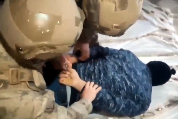 Bitlis'te 11 yıldır aranan ş&uuml;pheli, evin dolabında yakalandı