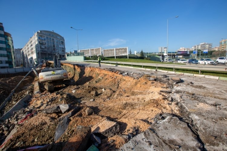 Bursa'da g&ouml;&ccedil;en yolda &ccedil;alışma başladı