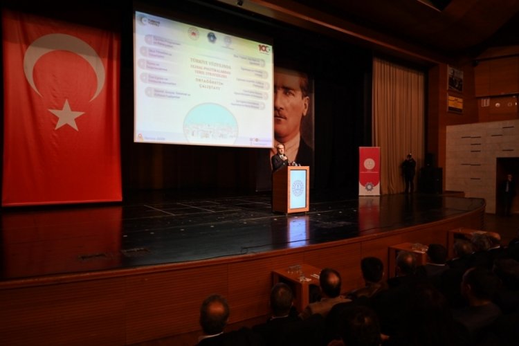 Bursa BBB Alinur Aktaş'tan orta&ouml;ğretim &ouml;ğrencilerine burs m&uuml;jdesi