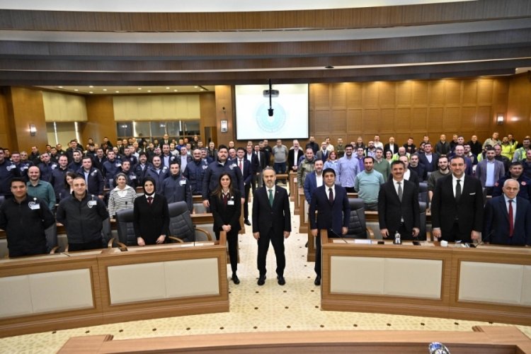 Personel, sertifikalarını Başkan Aktaş'ın elinden aldı
