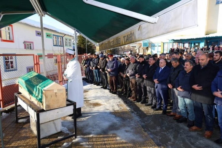Artvin'de &ccedil;ığ altında kalarak hayatını kaybeden operat&ouml;r son yolculuğuna uğurlandı