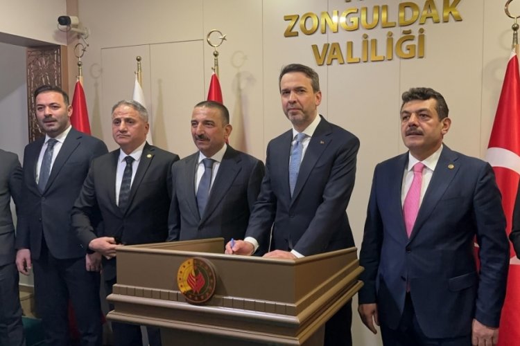 Enerji Bakanı ile karşılaşan kadın, ka&ccedil;ak madenlerin kapatılmasını istedi