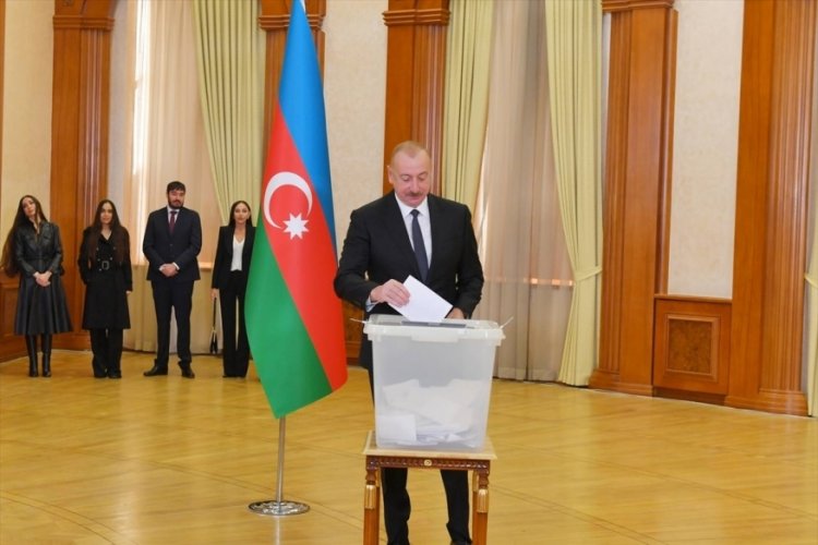 Anketlerde Aliyev cumhurbaşkanı se&ccedil;iminde oyların y&uuml;zde 93'&uuml;n&uuml; aldı