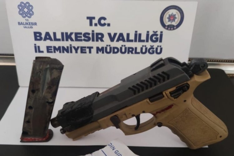Balıkesir'de aranan şahıstan uyuşturucu madde &ccedil;ıktı