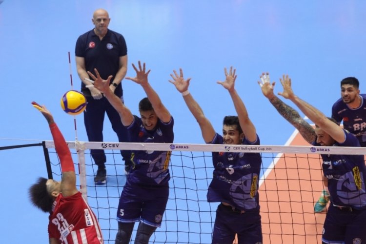 Arkas Spor, yarı finale y&uuml;kseldi