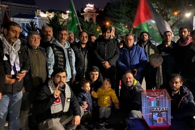 İstanbul'da Refah Sınır Kapısı'nın a&ccedil;ılması talebiyle eylem d&uuml;zenlendi