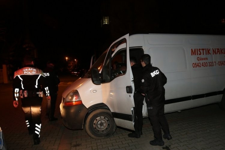 &Ccedil;anakkale'de 15 d&uuml;zensiz g&ouml;&ccedil;men yakalandı